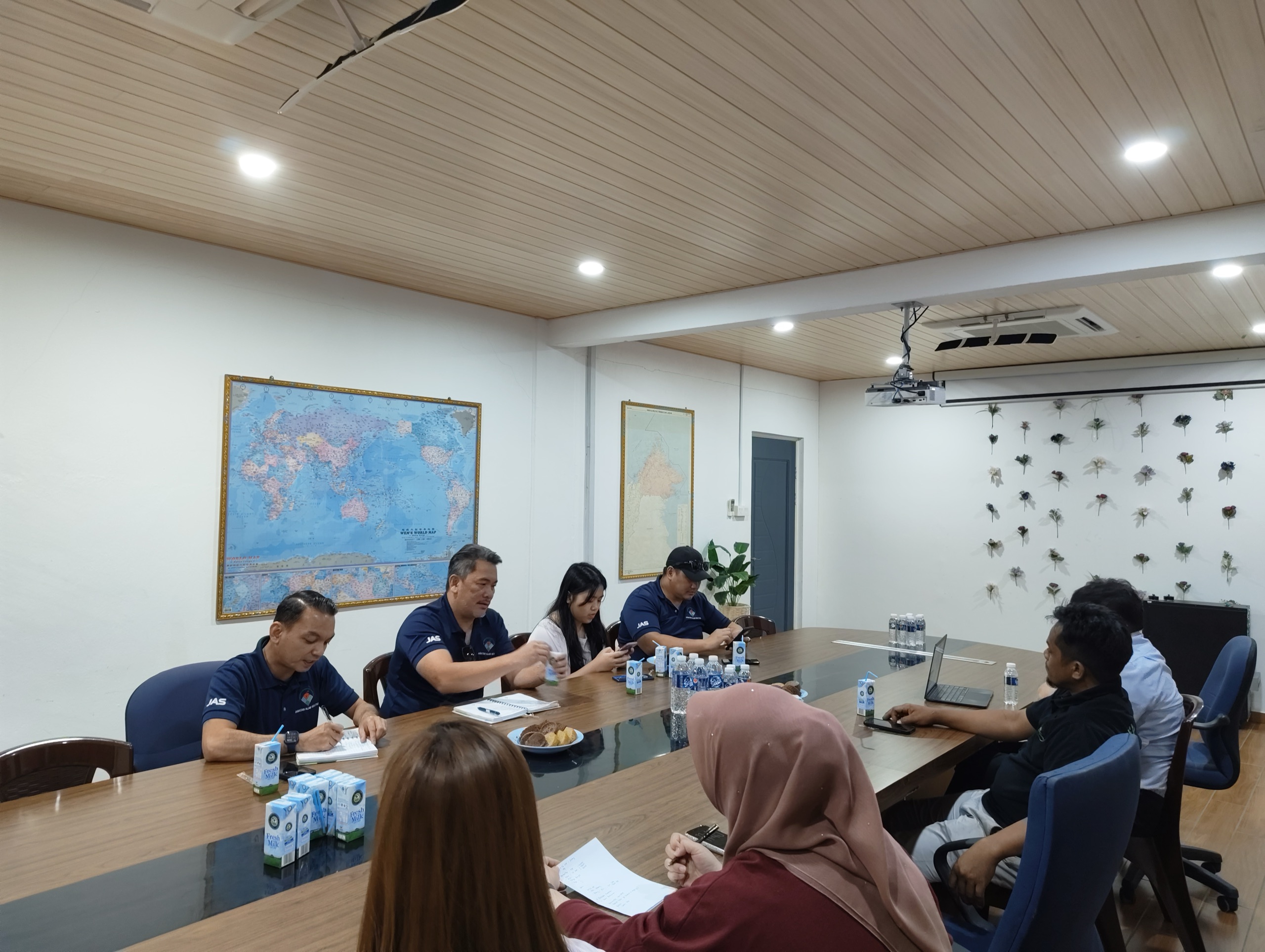 Meeting with DOE on an Upcoming Collaboration — photo 3